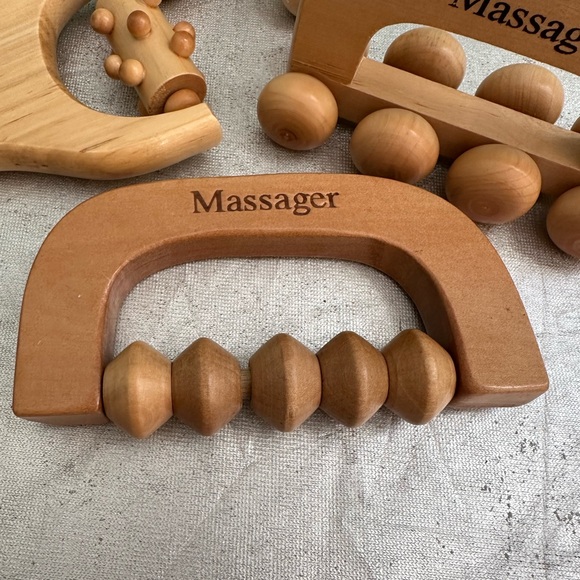 4 Lot of Wooden Hand Held Massagers for The Total Body By Essential Design - Picture 3 of 12